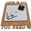 Reloj de madera personalizado LOVE