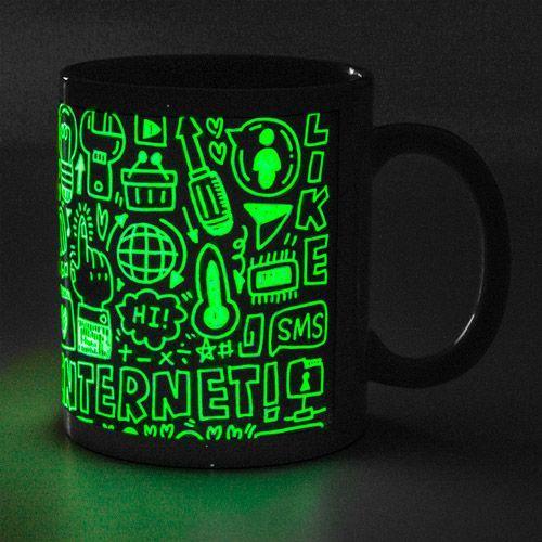 Custom glow-in-the-dark mug 3 Taza luminiscente que brilla en la oscuridad
