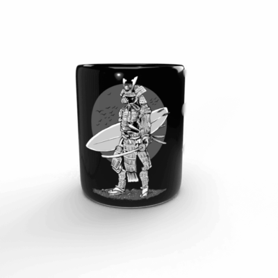 Taza negra Samurai surfero
