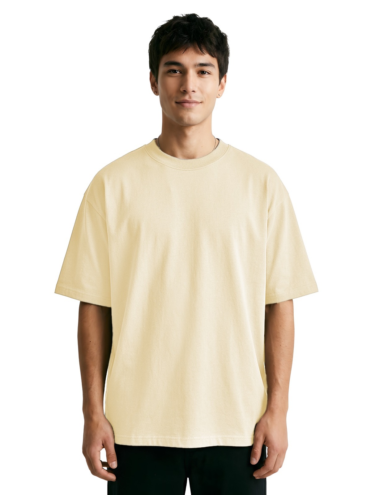 Samarreta oversize personalitzada 5 Camiseta oversize personalizada unisex en color crema, vista frontal con modelo