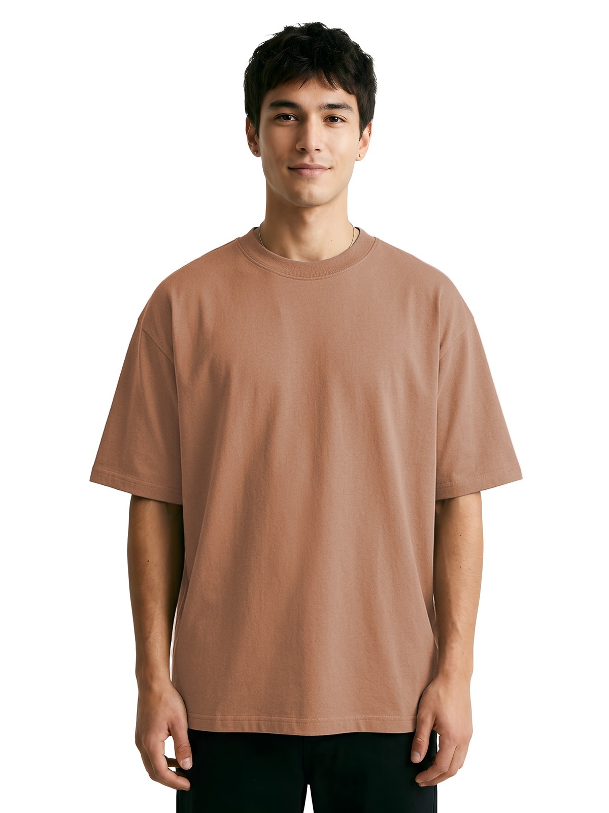 Samarreta oversize personalitzada 20 Camiseta oversize personalizada unisex en color moca, vista frontal con modelo