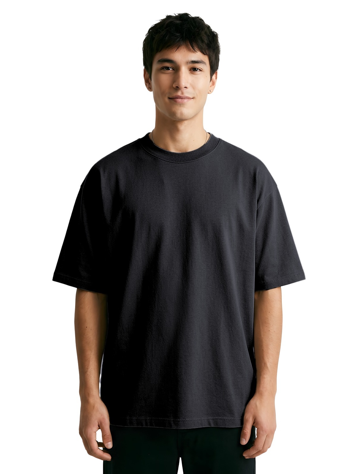 Samarreta oversize personalitzada 32 Camiseta oversize personalizada unisex en color negro, vista frontal con modelo