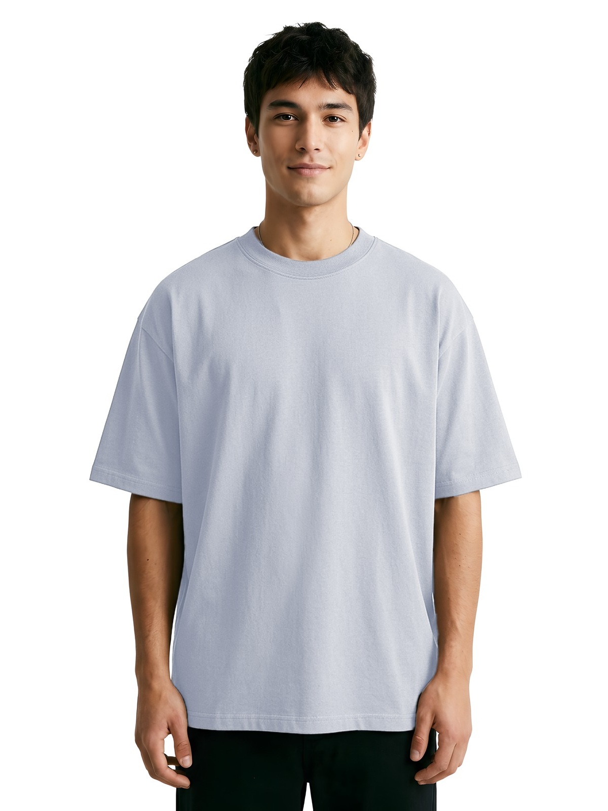 Samarreta oversize personalitzada 14 Camiseta oversize personalizada unisex en color plata, vista frontal con modelo